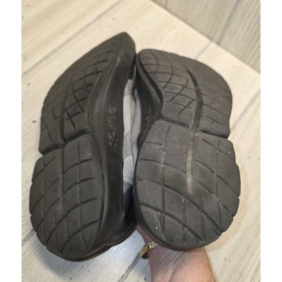 OOFOS Women's OOMG Eezee Low Gray Camo Shoes Size 8 Comfort Shoes - Picture 4 of 7